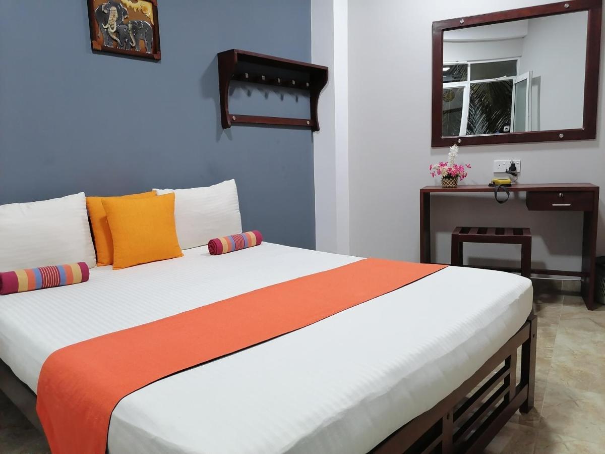 Mountain View Apartment Канди Екстериор снимка