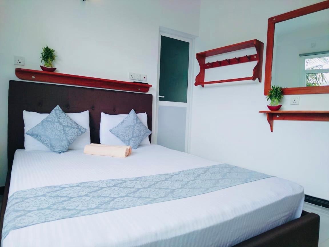 Mountain View Apartment Канди Екстериор снимка