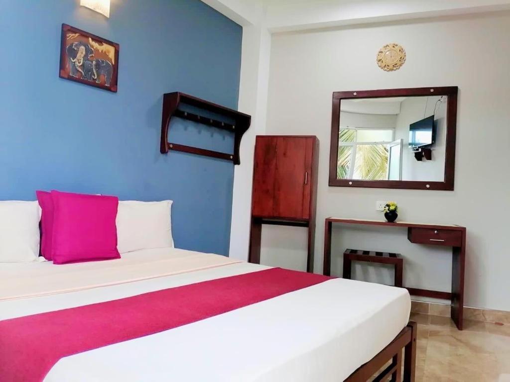 Mountain View Apartment Канди Екстериор снимка