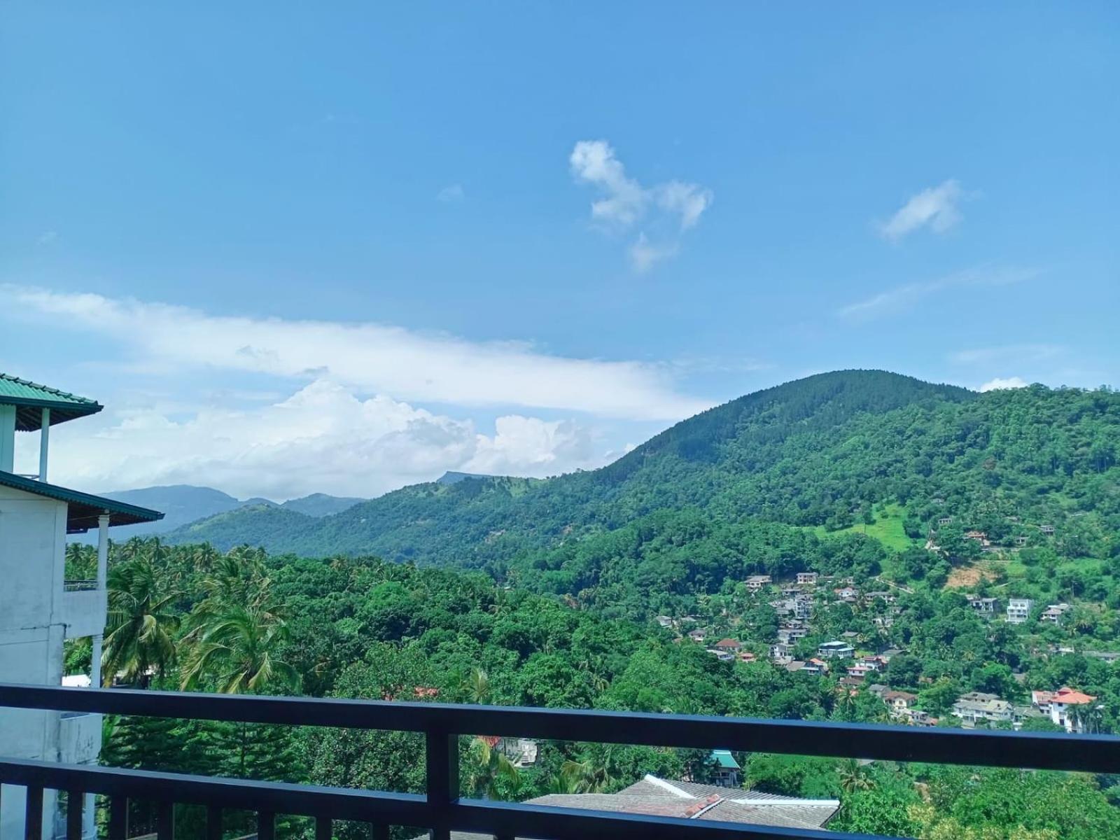 Mountain View Apartment Канди Екстериор снимка