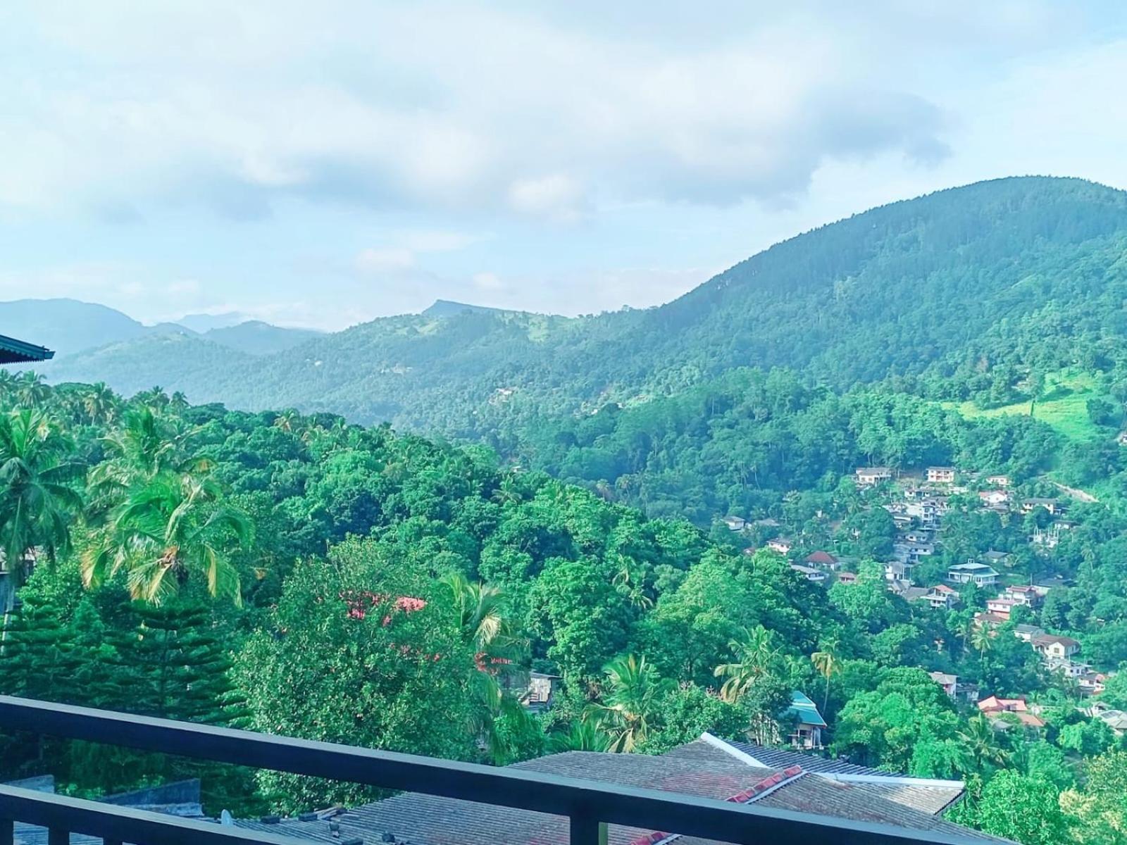 Mountain View Apartment Канди Екстериор снимка