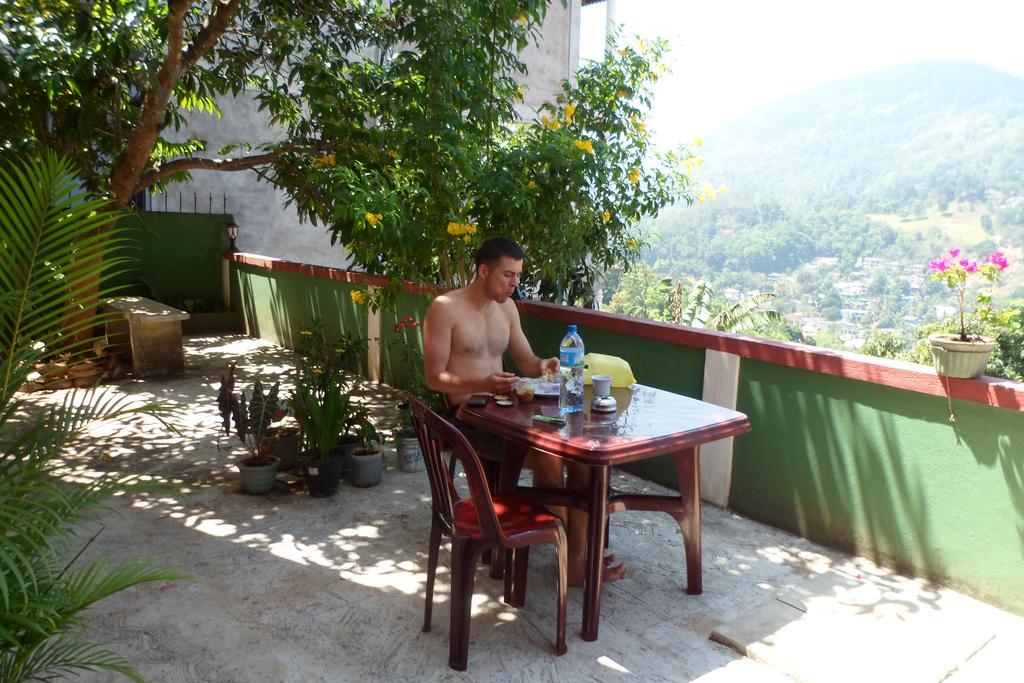 Mountain View Apartment Канди Екстериор снимка
